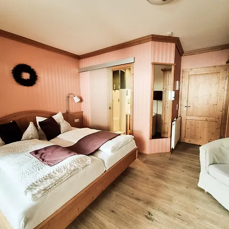 Landhaus Talblick- Fruehstueckspension (Adults Only) Otel 4*